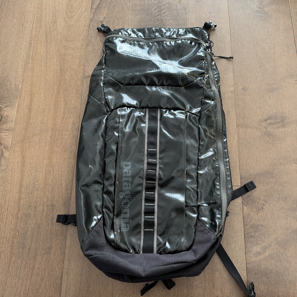 Patagonia Black Hole Pack 32L Backpack Black Travel Waterproof